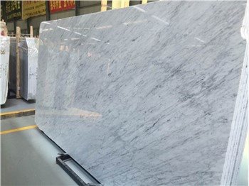 Carrara Bílý italský mramor